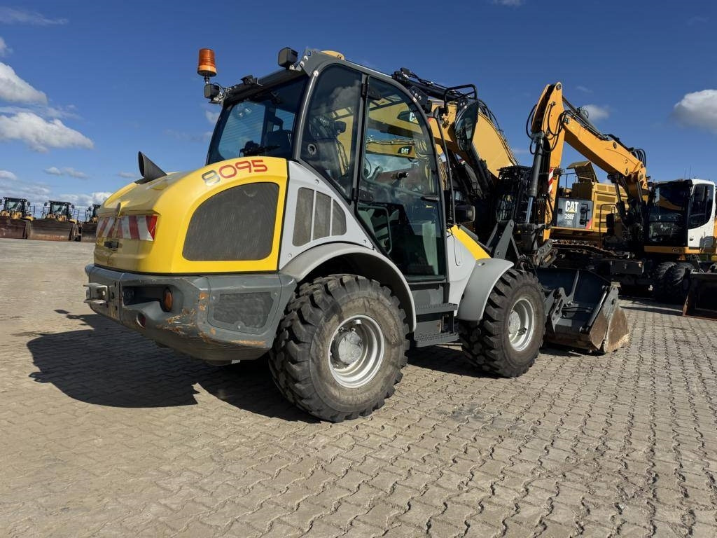 Kramer 8095 mit Klappschaufel und Palettengabeln - Wheel loader: picture 3 Kramer 8095 mit Klappschaufel und Palettengabeln - Wheel loader: picture 3