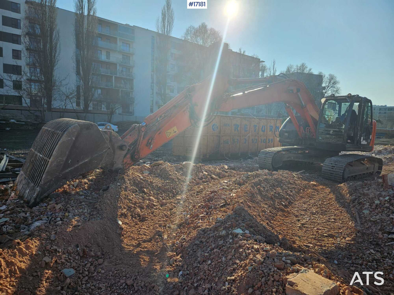 Hydraulic excavator Hitachi ZX225 LC (2013) - Crawler excavator: picture 3 Hydraulic excavator Hitachi ZX225 LC (2013) - Crawler excavator: picture 3