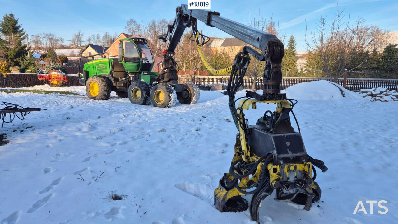 John Deere 1270E harvester (2009) - Forestry harvester: picture 3 John Deere 1270E harvester (2009) - Forestry harvester: picture 3