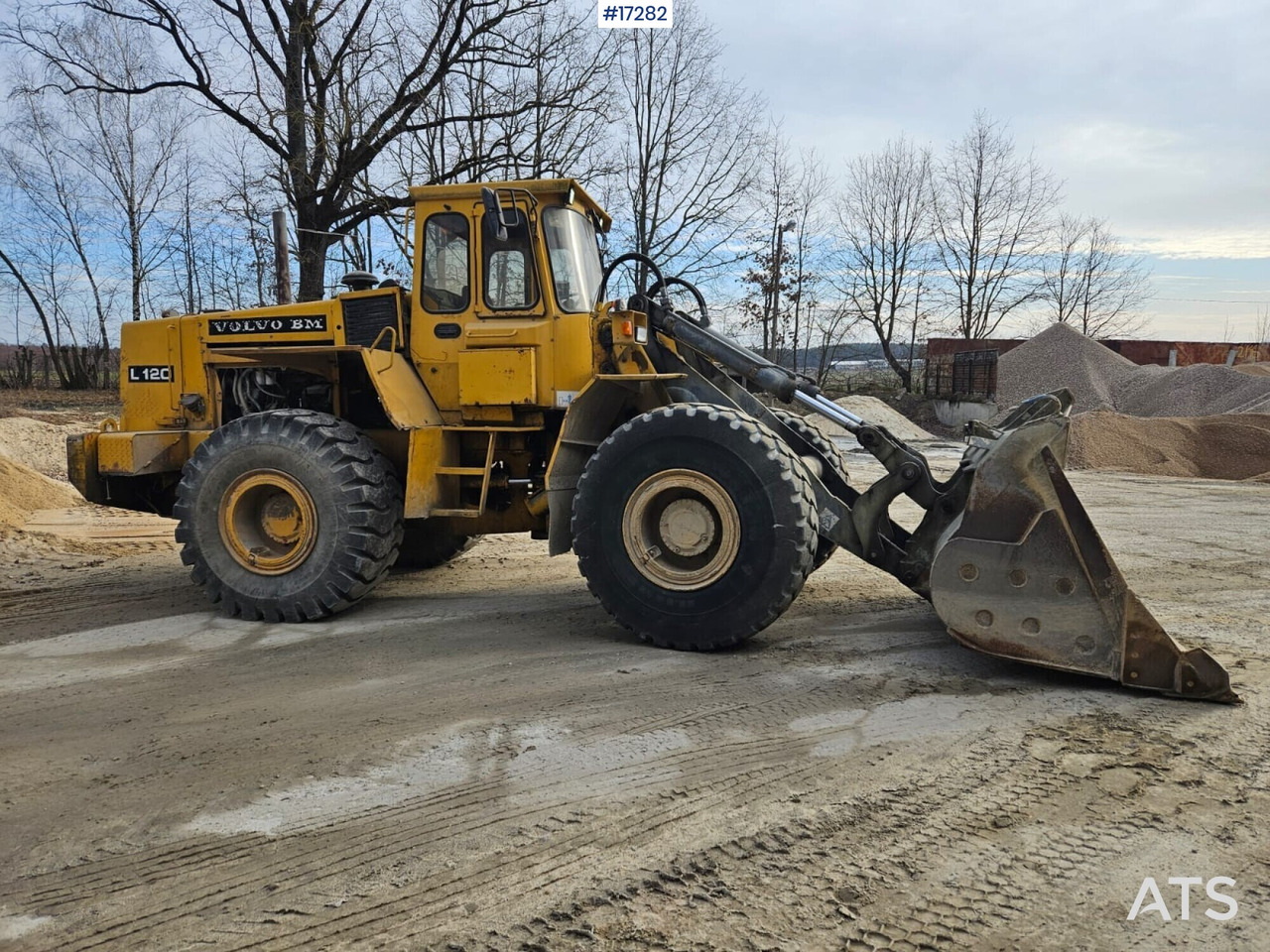 Wheel loader VOLVO BM L120 (1991) - Wheel loader: picture 3 Wheel loader VOLVO BM L120 (1991) - Wheel loader: picture 3