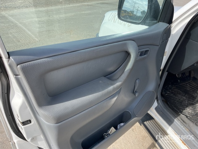 1999 Toyota Land Cruiser 105 HZJ105L-GCMRS SUV - SUV: picture 5 1999 Toyota Land Cruiser 105 HZJ105L-GCMRS SUV - SUV: picture 5