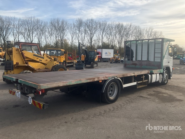2002 Volvo FM42X6A456 4x2 Sleeper Flatbed Truck - Dropside/ Flatbed truck: picture 5 2002 Volvo FM42X6A456 4x2 Sleeper Flatbed Truck - Dropside/ Flatbed truck: picture 5