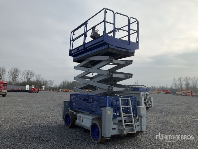 2007 JLG M4069 4x4 Electric Scissor Lift - Scissor lift: picture 3 2007 JLG M4069 4x4 Electric Scissor Lift - Scissor lift: picture 3
