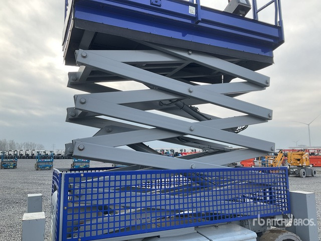 2007 JLG M4069 4x4 Electric Scissor Lift - Scissor lift: picture 4 2007 JLG M4069 4x4 Electric Scissor Lift - Scissor lift: picture 4