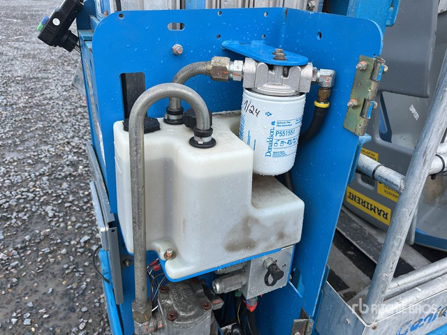 2008 Genie GR-20 Vertical Mast Lift - Vertical mast lift: picture 5 2008 Genie GR-20 Vertical Mast Lift - Vertical mast lift: picture 5