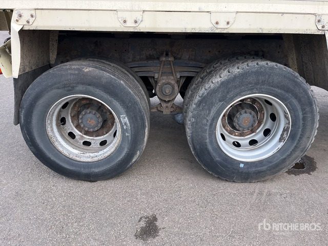 2010 Volvo FM420 8x4 Sleeper Tri/A Dump Truck - Tipper: picture 5 2010 Volvo FM420 8x4 Sleeper Tri/A Dump Truck - Tipper: picture 5