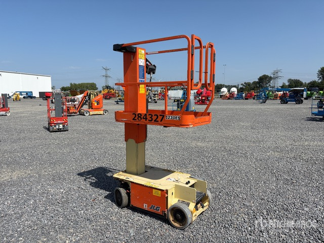 2014 JLG 1230ES Vertical Mast Lift - Vertical mast lift: picture 3 2014 JLG 1230ES Vertical Mast Lift - Vertical mast lift: picture 3
