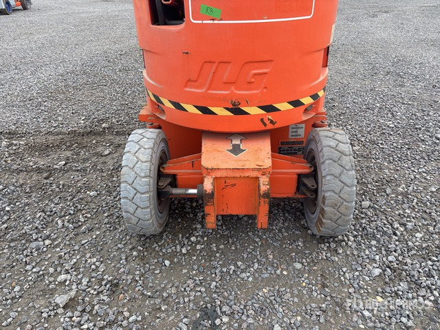 2015 JLG E300AJP 2WD Electric Articulating Boom Lift - Articulated boom: picture 4 2015 JLG E300AJP 2WD Electric Articulating Boom Lift - Articulated boom: picture 4