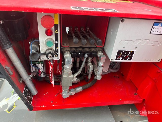 2018 Nifty HR12D 4WD MK1B 4WD Diesel (Inoperable) Articulating Boom Lift - Articulated boom: picture 5 2018 Nifty HR12D 4WD MK1B 4WD Diesel (Inoperable) Articulating Boom Lift - Articulated boom: picture 5