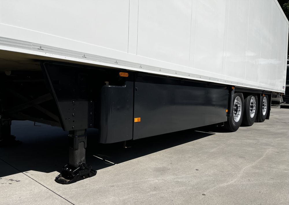 Refrigerator semi-trailer Schmitz Cargobull Chłodnia // 2010 Rok // 2 osie podnoszone // Doppelstock // Kosz paletowy //: picture 9 Refrigerator semi-trailer Schmitz Cargobull Chłodnia // 2010 Rok // 2 osie podnoszone // Doppelstock // Kosz paletowy //: picture 9