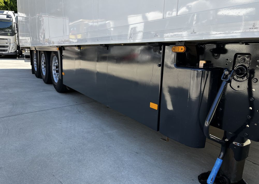 Refrigerator semi-trailer Schmitz Cargobull Chłodnia // 2010 Rok // 2 osie podnoszone // Doppelstock // Kosz paletowy //: picture 8 Refrigerator semi-trailer Schmitz Cargobull Chłodnia // 2010 Rok // 2 osie podnoszone // Doppelstock // Kosz paletowy //: picture 8