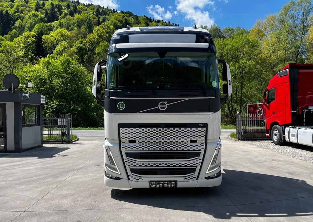 Volvo FH500 // New Face // Low Deck // Full Led // ACC // Globe XL // ParkClima // Zamiana za starszy - Tractor unit: picture 3 Volvo FH500 // New Face // Low Deck // Full Led // ACC // Globe XL // ParkClima // Zamiana za starszy - Tractor unit: picture 3