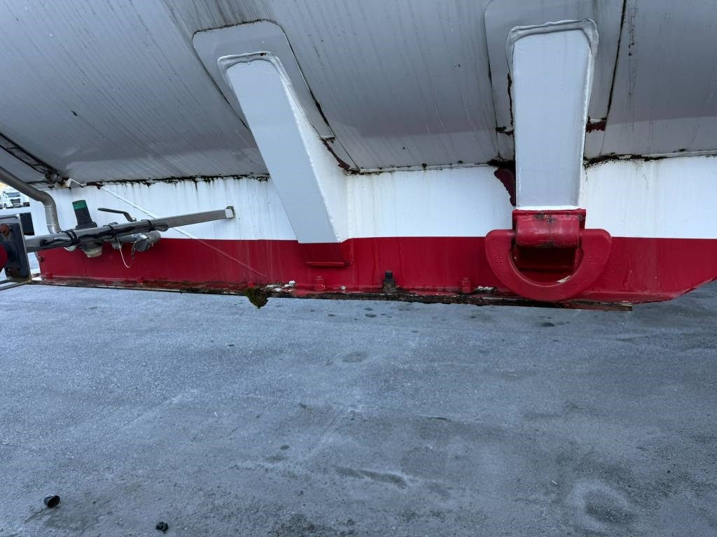 Tanker semi-trailer Annet Schrader tank trailer 32 m2: picture 21 Tanker semi-trailer Annet Schrader tank trailer 32 m2: picture 21