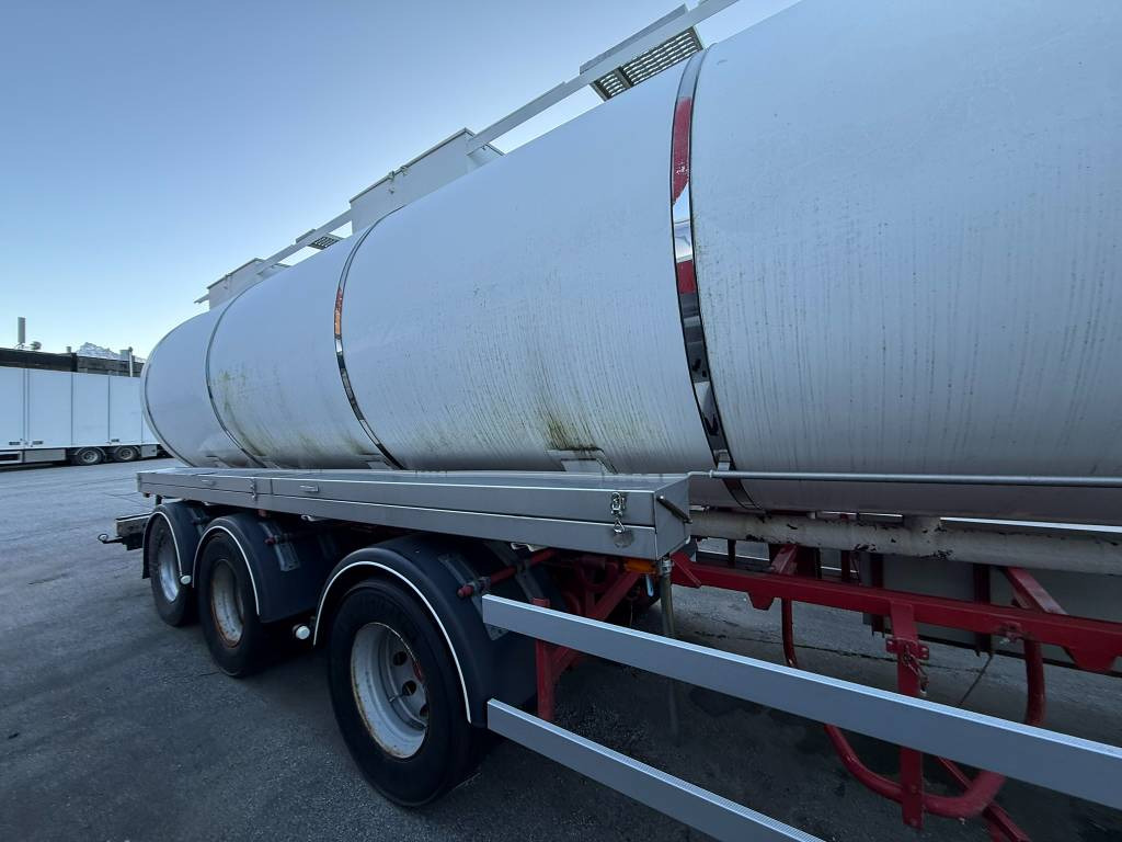 Annet Schrader tank trailer 32 m2 leasing Annet Schrader tank trailer 32 m2: picture 11 Annet Schrader tank trailer 32 m2 leasing Annet Schrader tank trailer 32 m2: picture 11