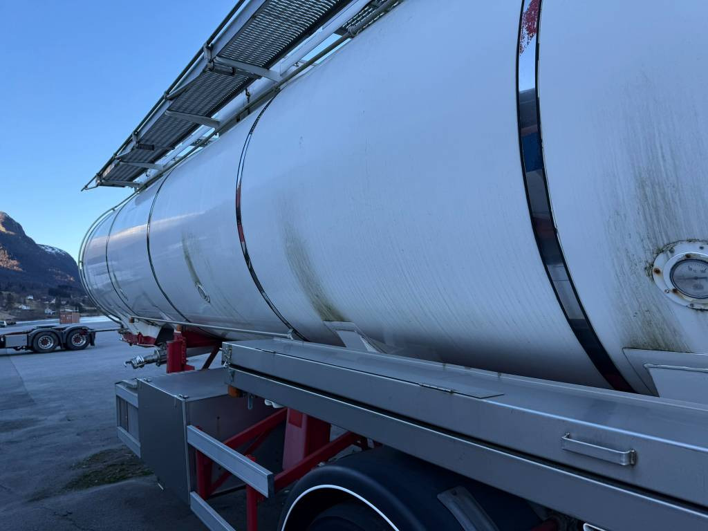 Annet Schrader tank trailer 32 m2 leasing Annet Schrader tank trailer 32 m2: picture 12 Annet Schrader tank trailer 32 m2 leasing Annet Schrader tank trailer 32 m2: picture 12