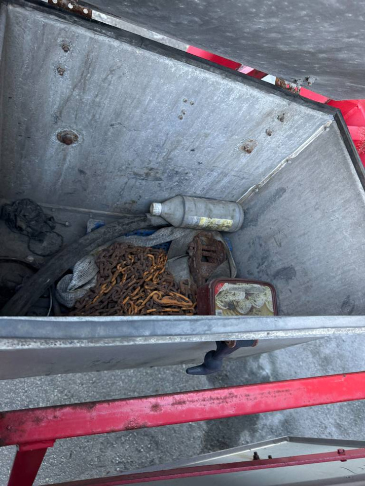 Annet Schrader tank trailer 32 m2 leasing Annet Schrader tank trailer 32 m2: picture 17 Annet Schrader tank trailer 32 m2 leasing Annet Schrader tank trailer 32 m2: picture 17