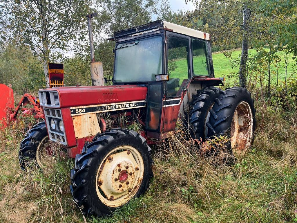 International Harvester 584 4WD - Farm tractor: picture 1 International Harvester 584 4WD - Farm tractor: picture 1