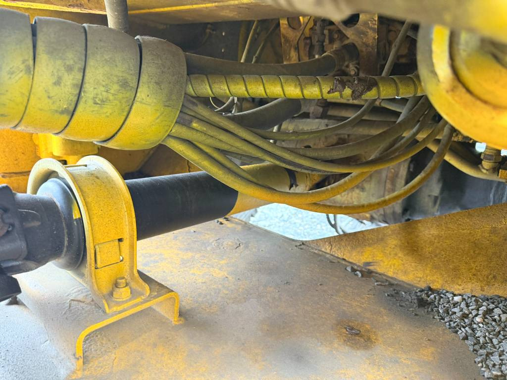 Wheel loader JCB 413K: picture 19