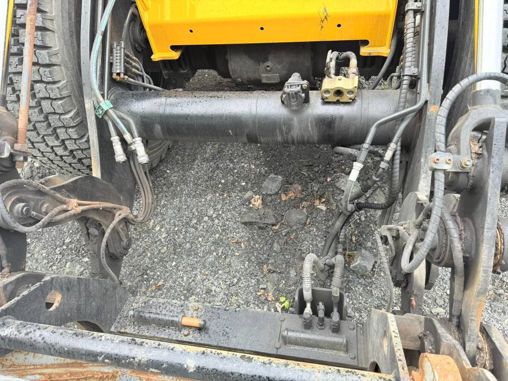 Wheel loader JCB 413K: picture 9
