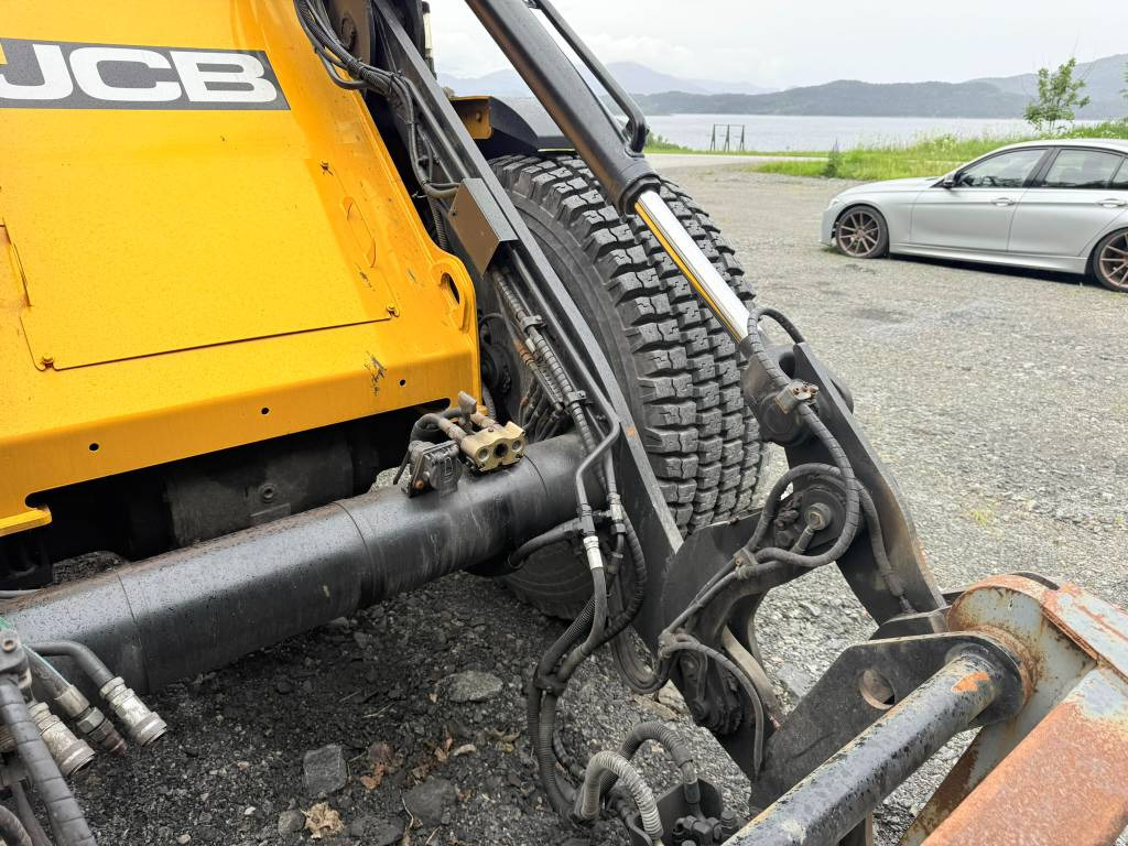 Wheel loader JCB 413K: picture 11