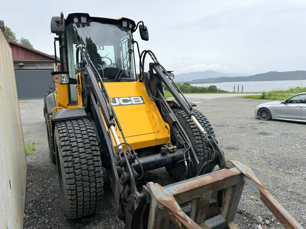 Wheel loader JCB 413K: picture 6