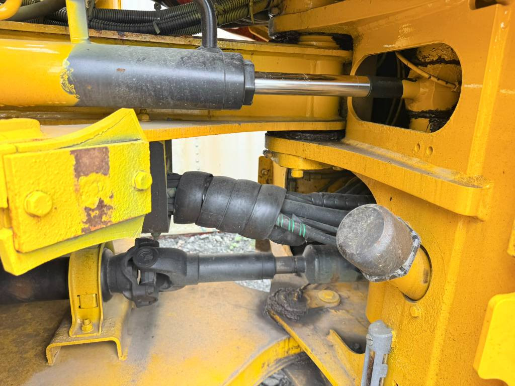 Wheel loader JCB 413K: picture 15