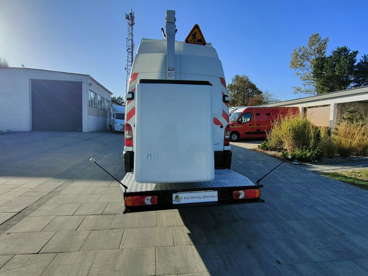 Truck mounted aerial platform Renault Mascott 3.0: picture 7