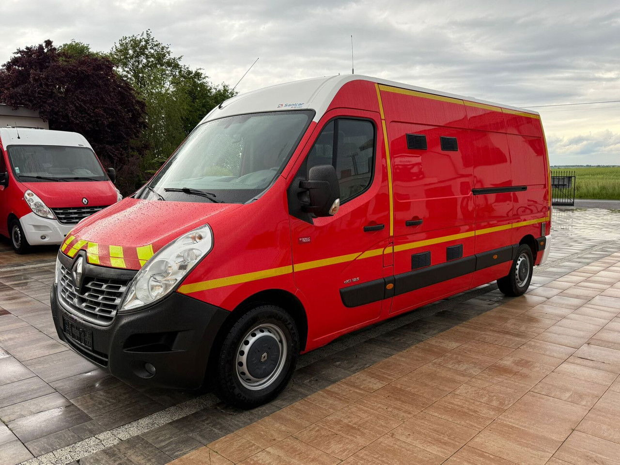 Renault Master 2016 Rok Ambulans Karetka Pogotowie - Ambulance: picture 3 Renault Master 2016 Rok Ambulans Karetka Pogotowie - Ambulance: picture 3