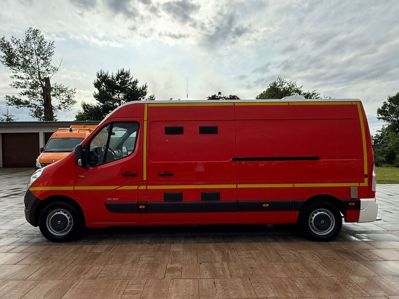 Renault Master 2016 Rok Ambulans Karetka Pogotowie - Ambulance: picture 5 Renault Master 2016 Rok Ambulans Karetka Pogotowie - Ambulance: picture 5