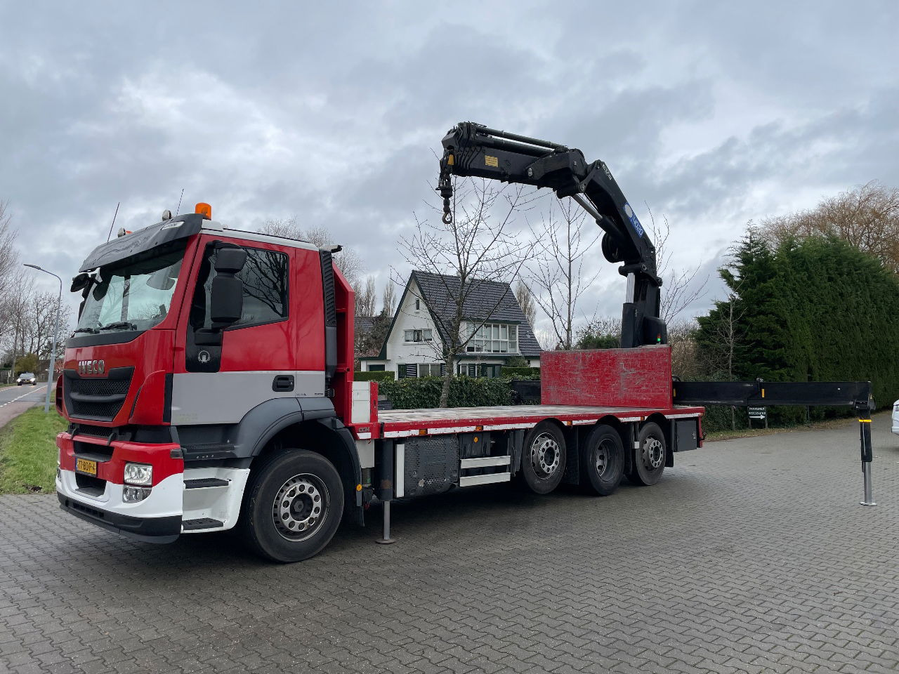 Iveco Stralis 360 with HMF 4020 K5 crane - Crane truck: picture 1 Iveco Stralis 360 with HMF 4020 K5 crane - Crane truck: picture 1