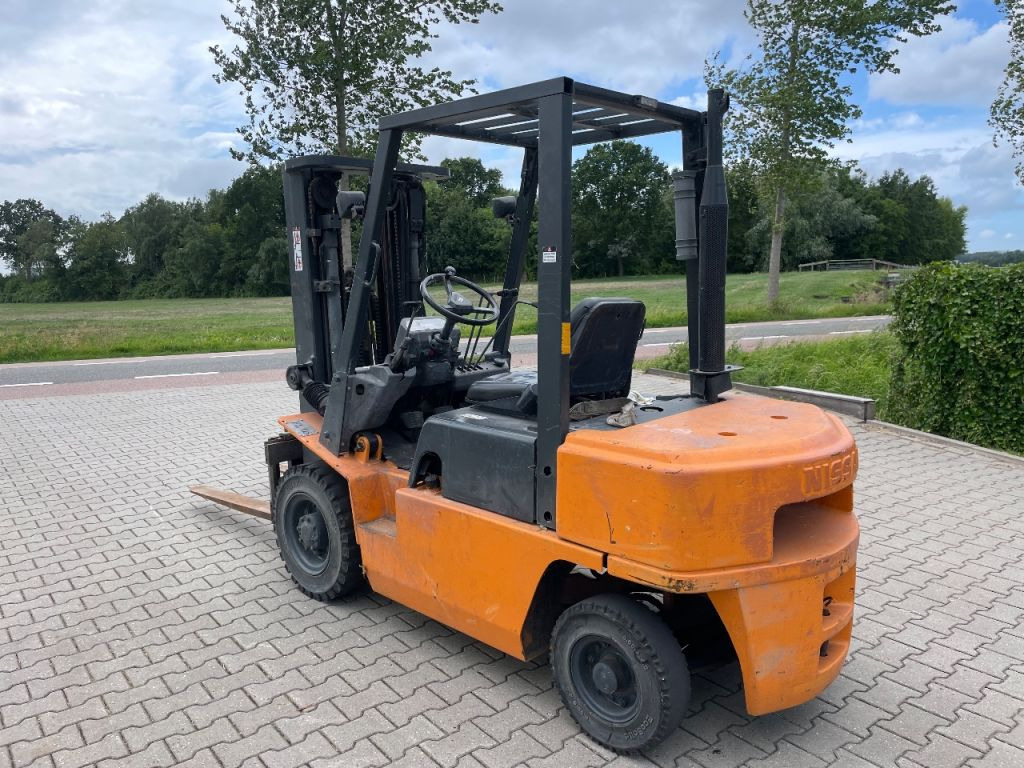 Nissan FJ02A25U 2.5 ton diesel triplo freelift heftruck - Forklift: picture 2 Nissan FJ02A25U 2.5 ton diesel triplo freelift heftruck - Forklift: picture 2