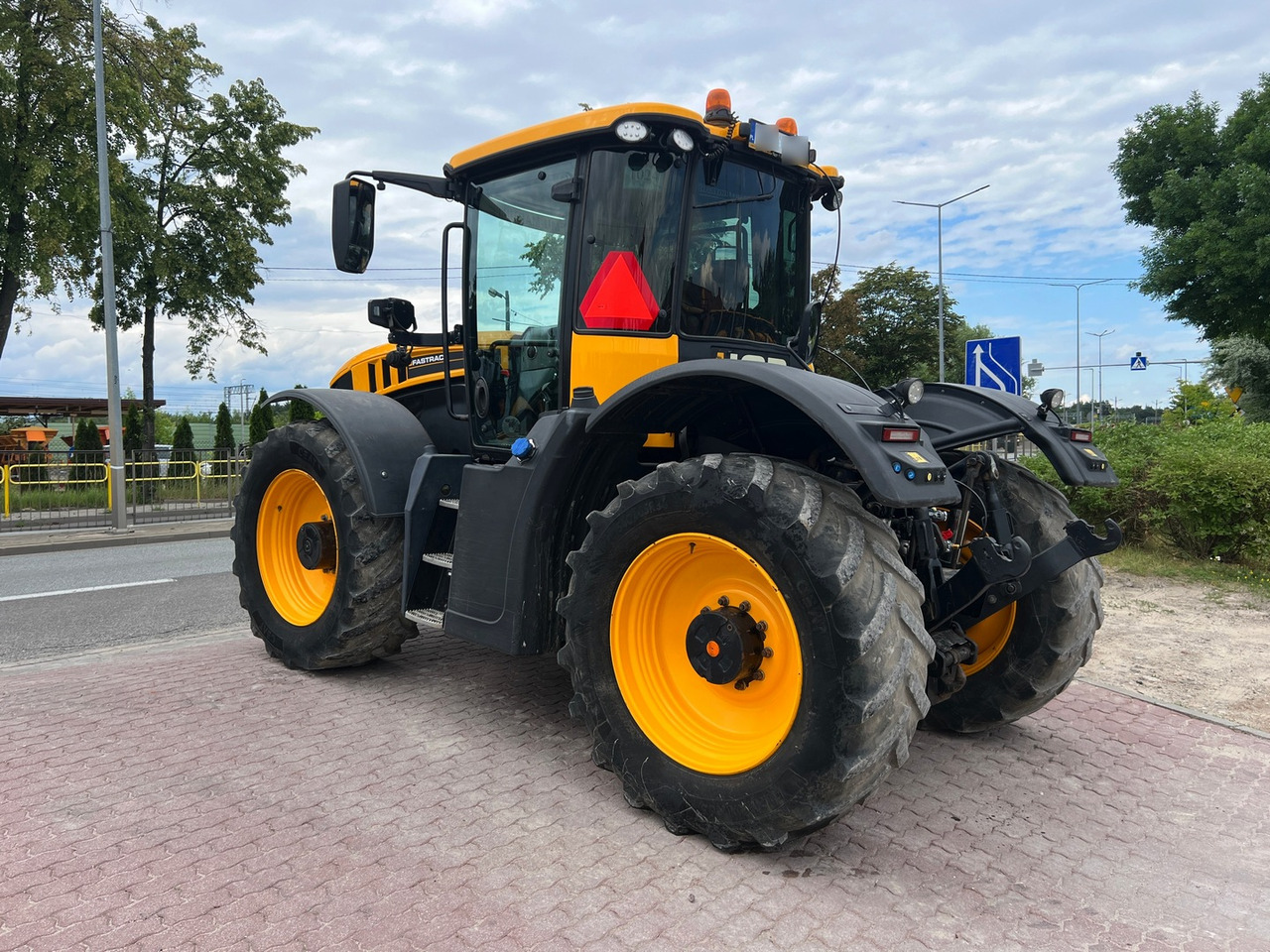JCB Fastrac 4220 - Farm tractor: picture 3 JCB Fastrac 4220 - Farm tractor: picture 3