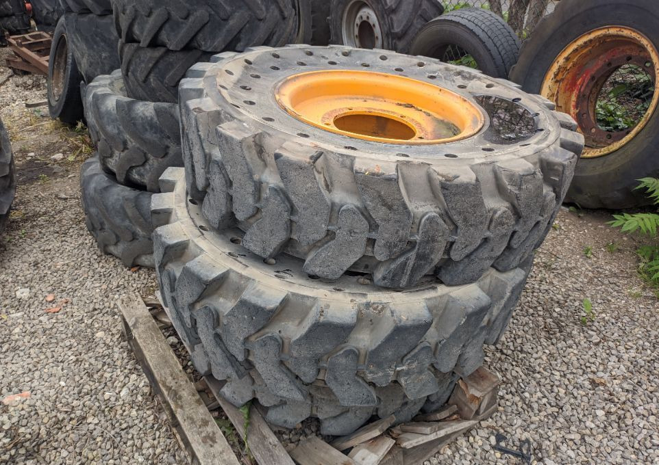 Opona do ładowarki, lana guma, przemysłowa, wytrzymała - Wheel and tire package for Construction machinery: picture 3 Opona do ładowarki, lana guma, przemysłowa, wytrzymała - Wheel and tire package for Construction machinery: picture 3