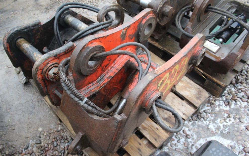 SZYBKO ZŁĄCZĘ DO KOPAREK JCB, CAT, VOLVO, KOMATSU, LIEBHERR I INNYCH - Quick coupler for Construction machinery: picture 2 SZYBKO ZŁĄCZĘ DO KOPAREK JCB, CAT, VOLVO, KOMATSU, LIEBHERR I INNYCH - Quick coupler for Construction machinery: picture 2