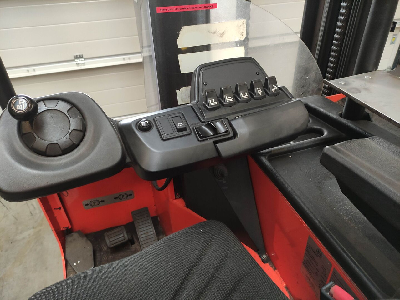 BT FRE 270 - Reach truck: picture 5 BT FRE 270 - Reach truck: picture 5