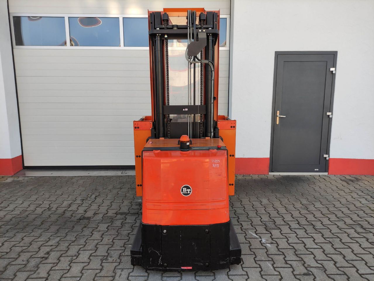 BT OME 100 M - Order picker: picture 4 BT OME 100 M - Order picker: picture 4