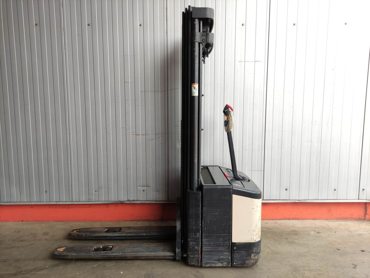 Crown WE2300-1.6-TT - Stacker: picture 1 Crown WE2300-1.6-TT - Stacker: picture 1
