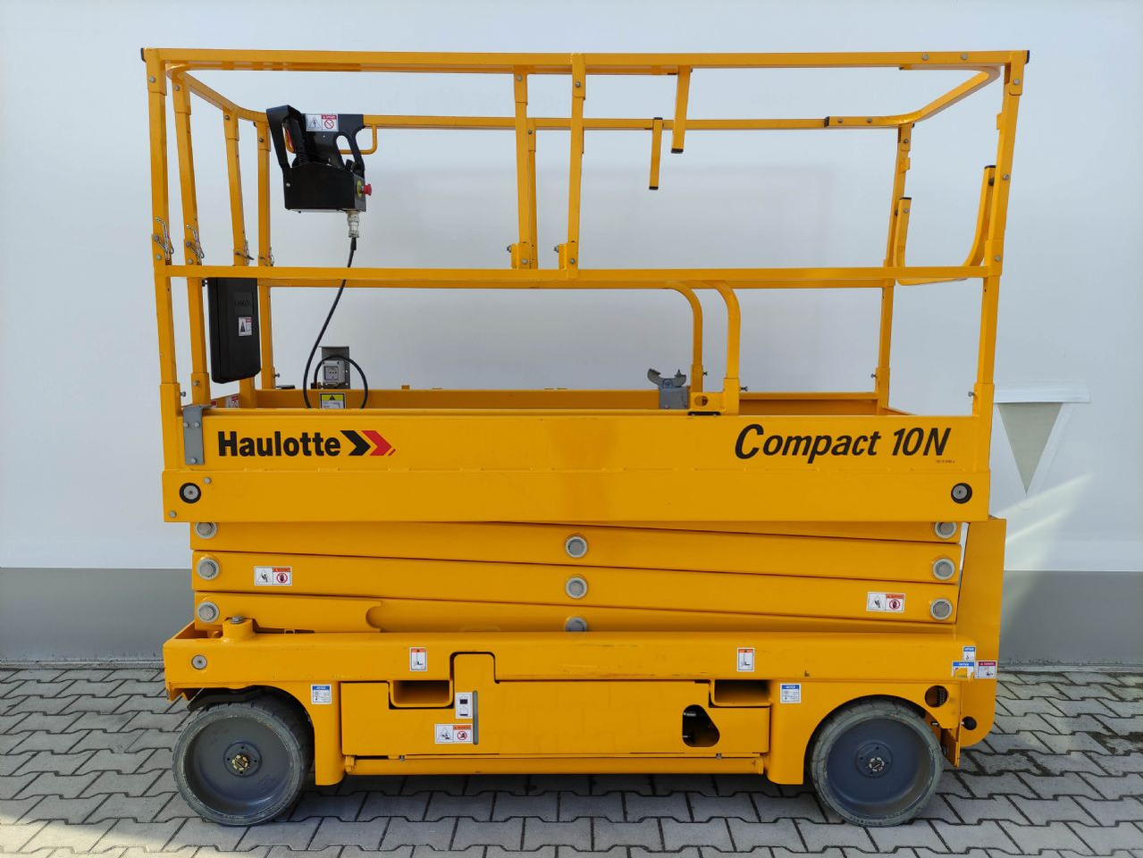 Haulotte Compact 10N - Scissor lift: picture 1 Haulotte Compact 10N - Scissor lift: picture 1