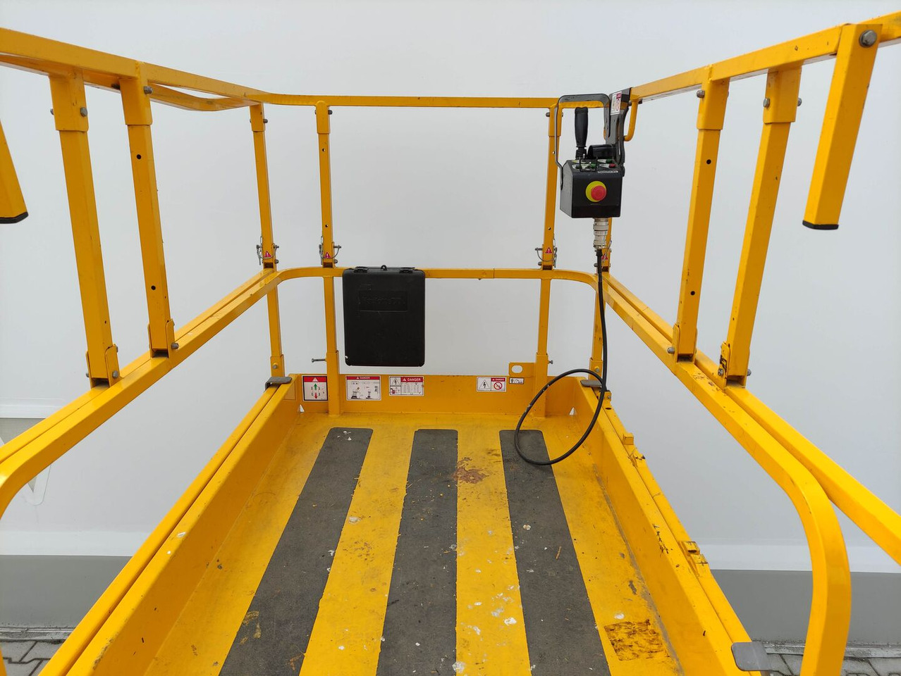 Haulotte Compact14 - Scissor lift: picture 5 Haulotte Compact14 - Scissor lift: picture 5