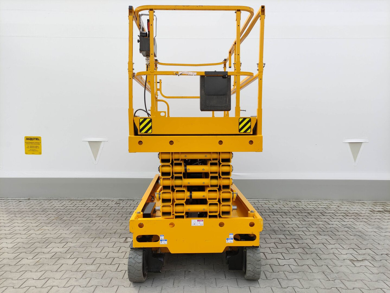 Haulotte Compact14 - Scissor lift: picture 3 Haulotte Compact14 - Scissor lift: picture 3