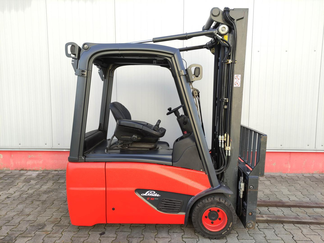 Linde E18-02-386 (LACK NEU) - Electric forklift: picture 2 Linde E18-02-386 (LACK NEU) - Electric forklift: picture 2