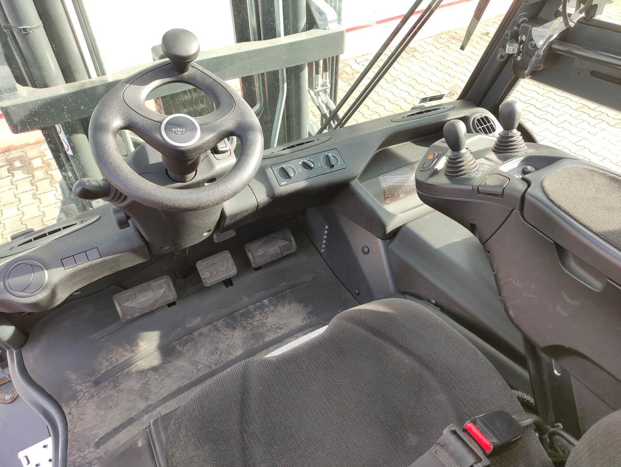Linde E80-01-127 - Electric forklift: picture 5 Linde E80-01-127 - Electric forklift: picture 5
