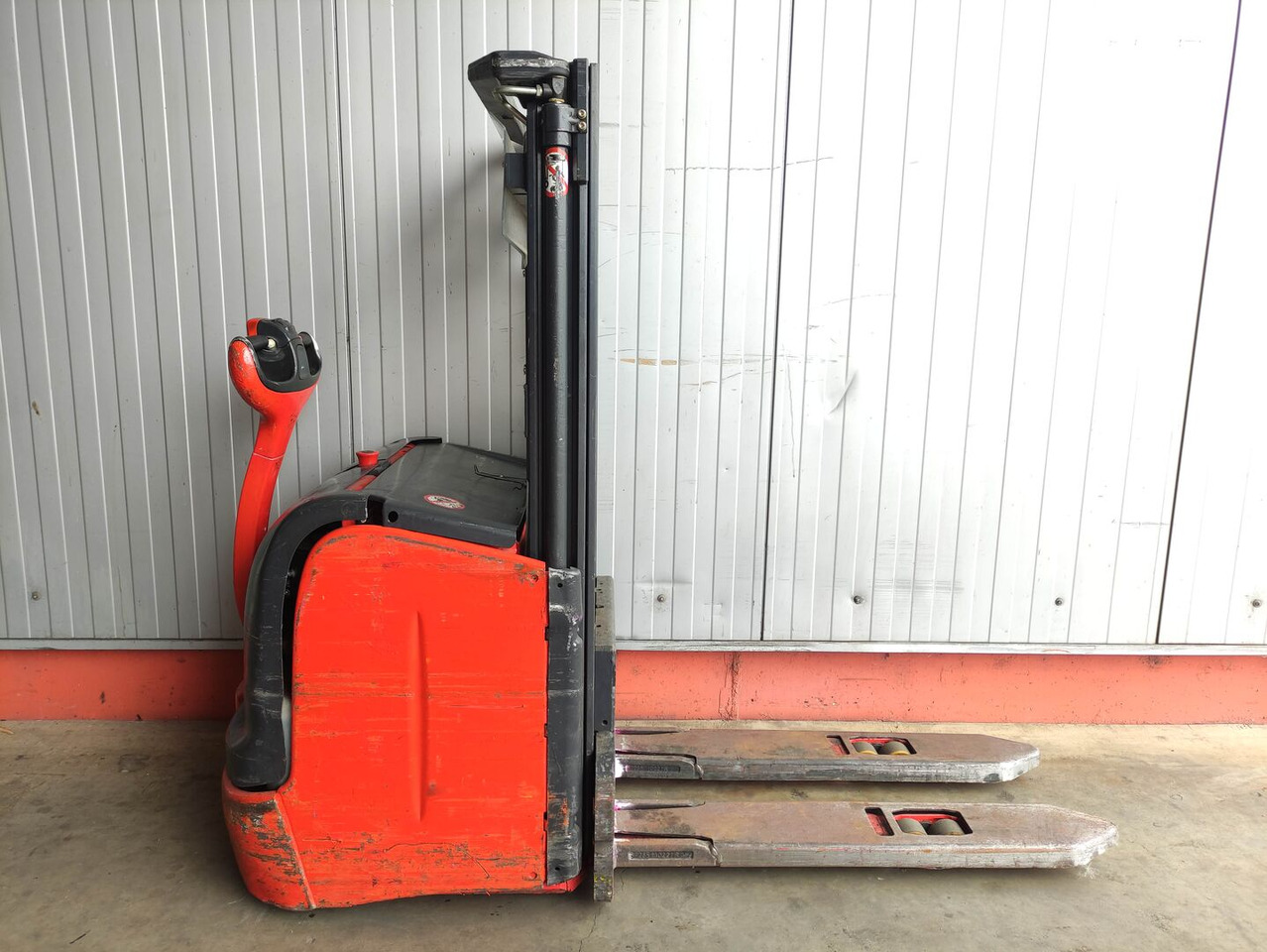 Linde L14-372 - Stacker: picture 2 Linde L14-372 - Stacker: picture 2