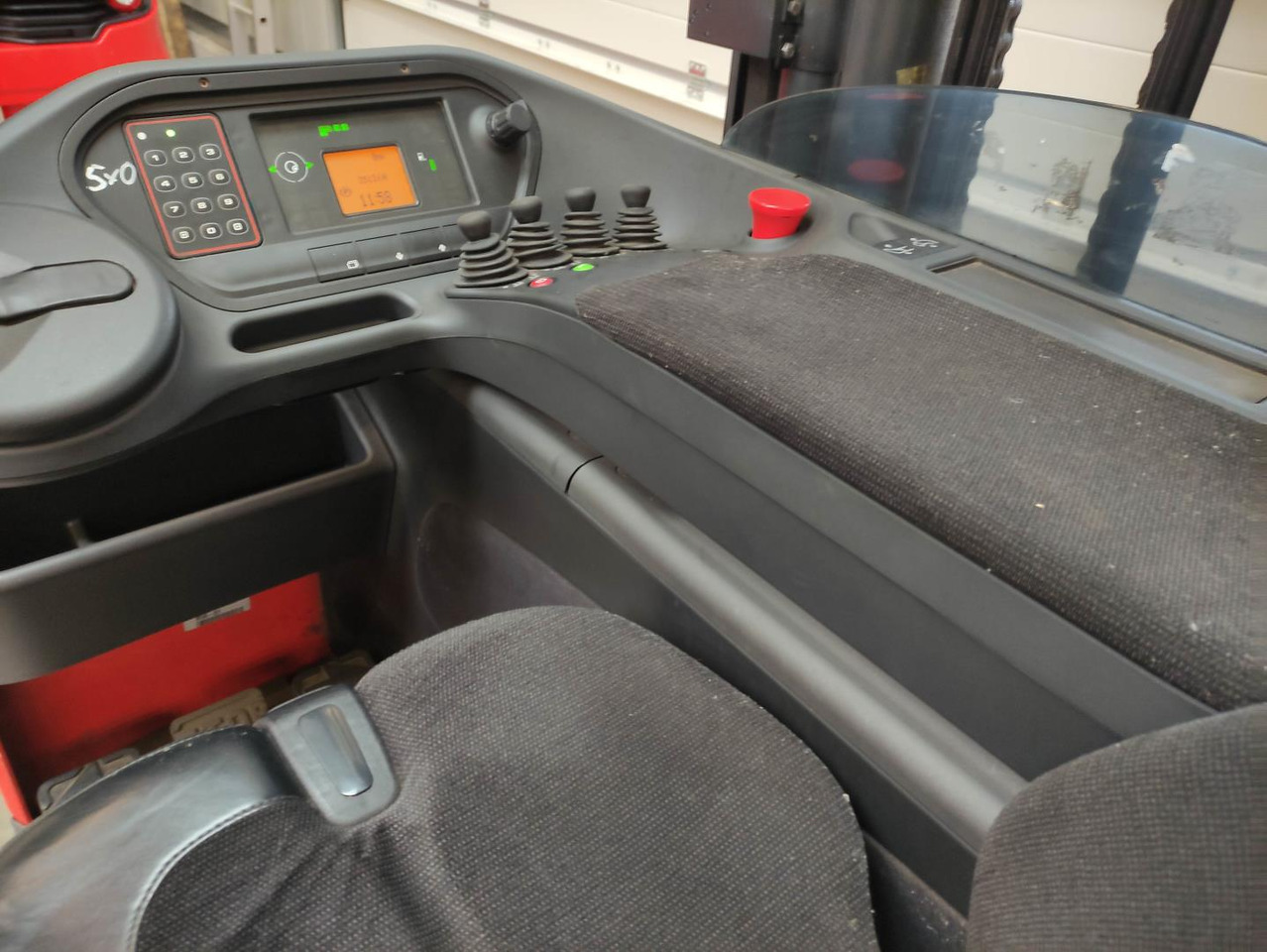 Linde R14-01-1120 - Reach truck: picture 5 Linde R14-01-1120 - Reach truck: picture 5