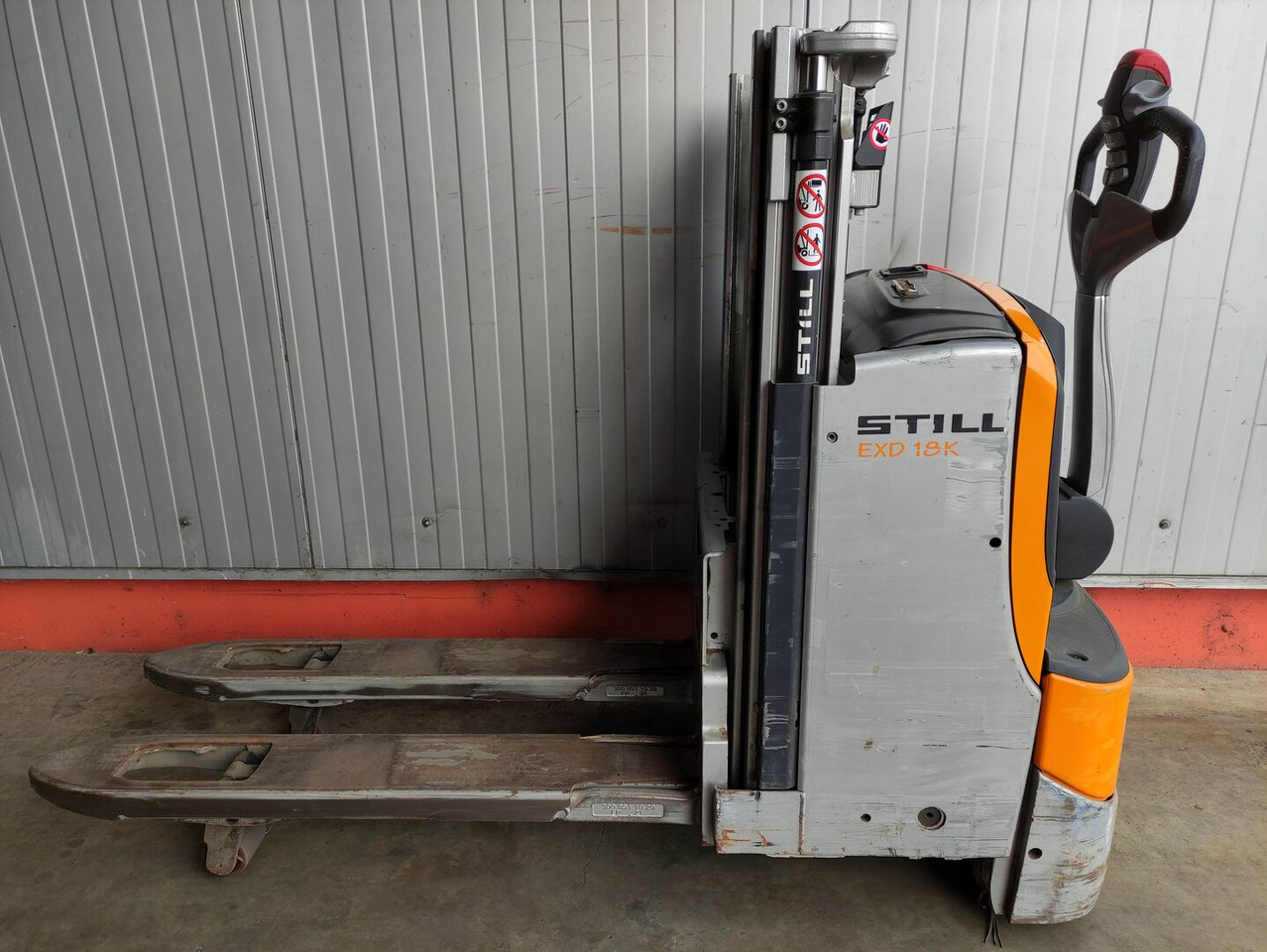 Still EXD 18K - Stacker: picture 1 Still EXD 18K - Stacker: picture 1