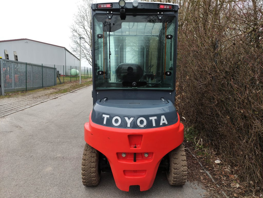 Toyota 8FBMT50 - Electric forklift: picture 4 Toyota 8FBMT50 - Electric forklift: picture 4