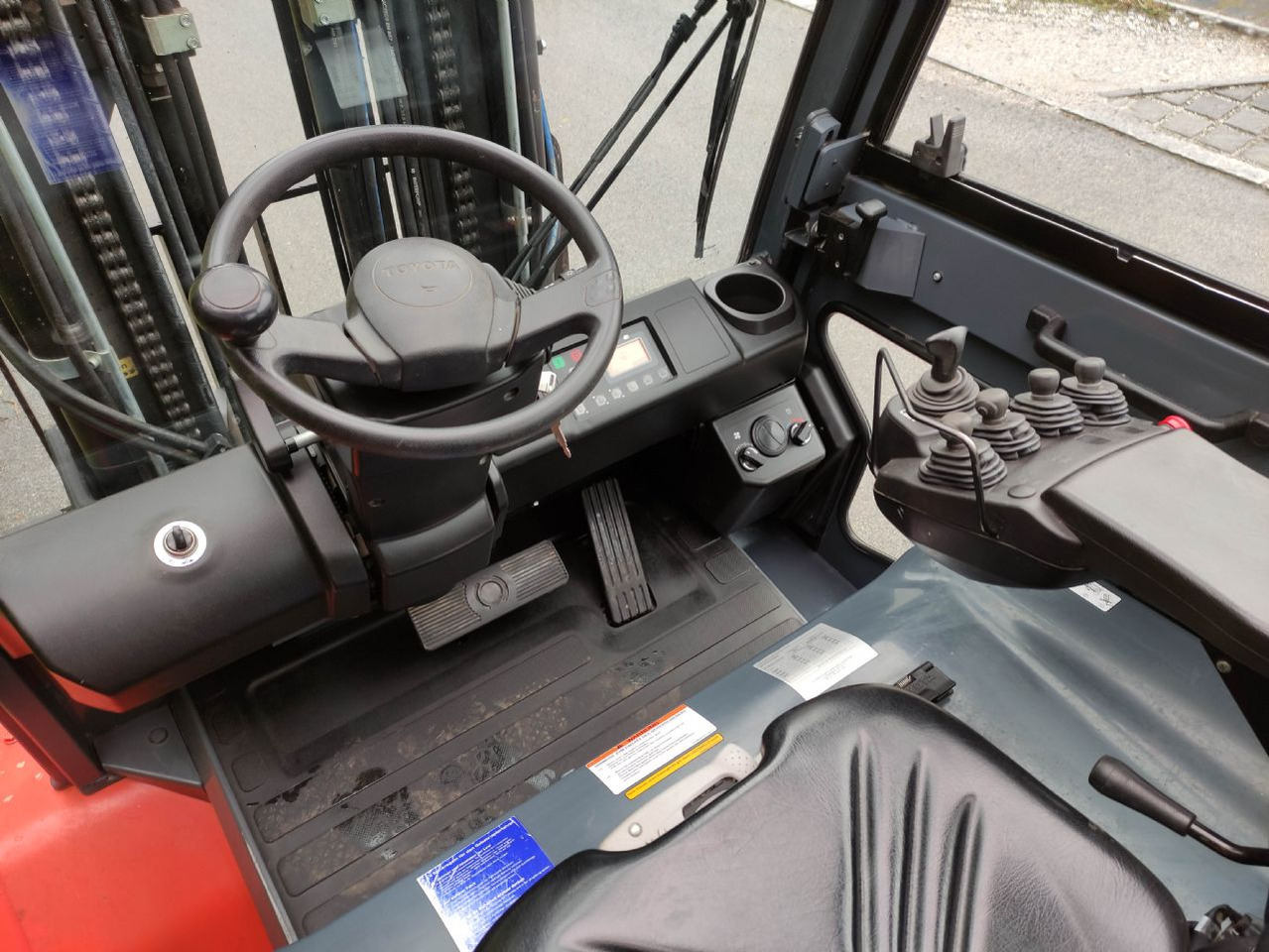 Toyota 8FBMT50 - Electric forklift: picture 5 Toyota 8FBMT50 - Electric forklift: picture 5