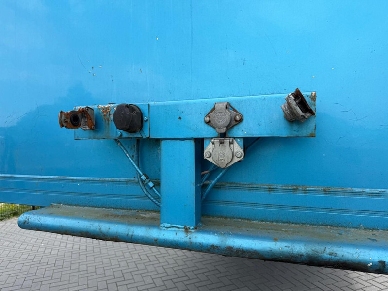 Floor FLO 12 202A 2 ASSEN, LAADKLEP. - Closed box semi-trailer: picture 2 Floor FLO 12 202A 2 ASSEN, LAADKLEP. - Closed box semi-trailer: picture 2