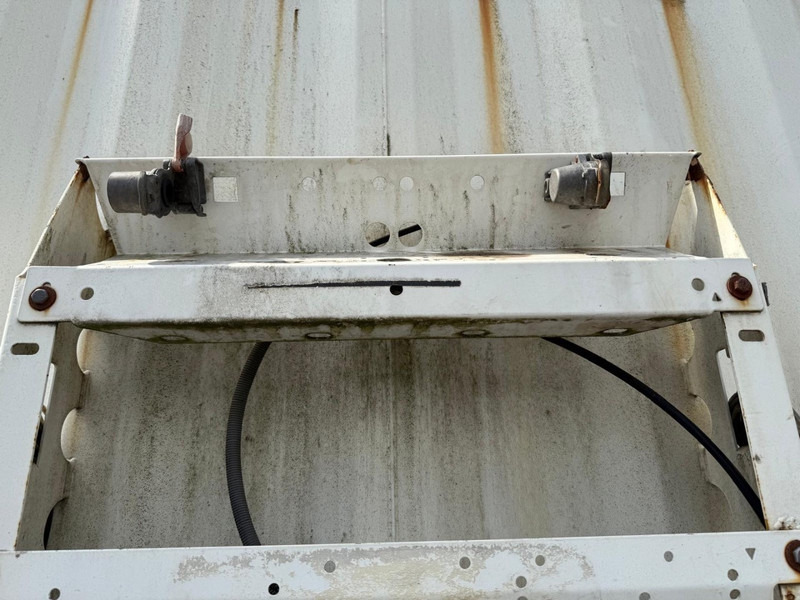 Krone KRONE SD TAUTLINER, 3 AXLE, STAR SLIDING ROOF, NL TRAILER. - Curtainsider semi-trailer: picture 5 Krone KRONE SD TAUTLINER, 3 AXLE, STAR SLIDING ROOF, NL TRAILER. - Curtainsider semi-trailer: picture 5