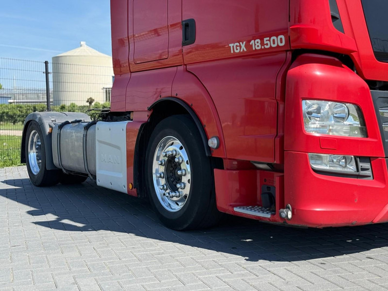 MAN 18.500 FULL AIR, ALCOA, TV, INVERTER, MICROWAVE, TOP. - Tractor unit: picture 4 MAN 18.500 FULL AIR, ALCOA, TV, INVERTER, MICROWAVE, TOP. - Tractor unit: picture 4